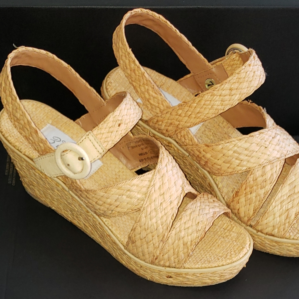 3 Degrees Wedge Heels Size 7